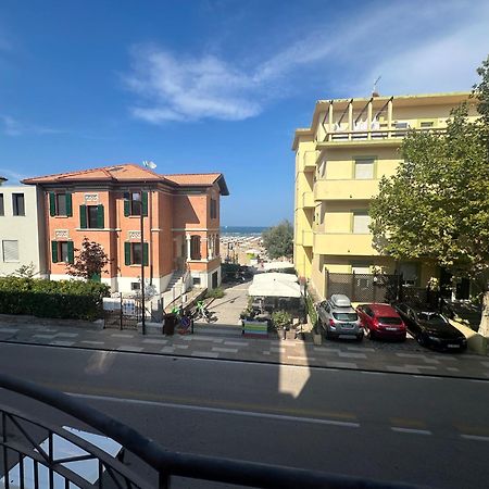 Beach House Holiday Apartments Rimini Buitenkant foto