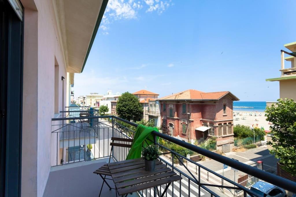 Beach House Holiday Apartments Rimini Buitenkant foto