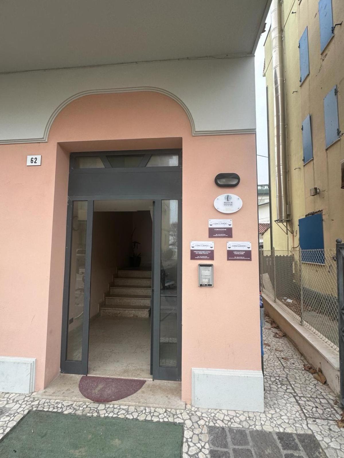 Beach House Holiday Apartments Rimini Buitenkant foto