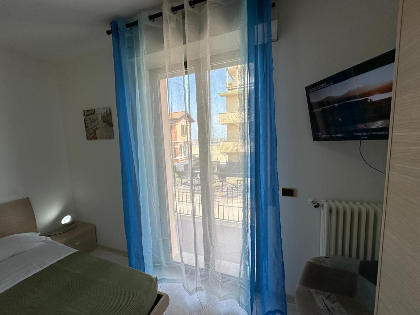 Beach House Holiday Apartments Rimini Buitenkant foto