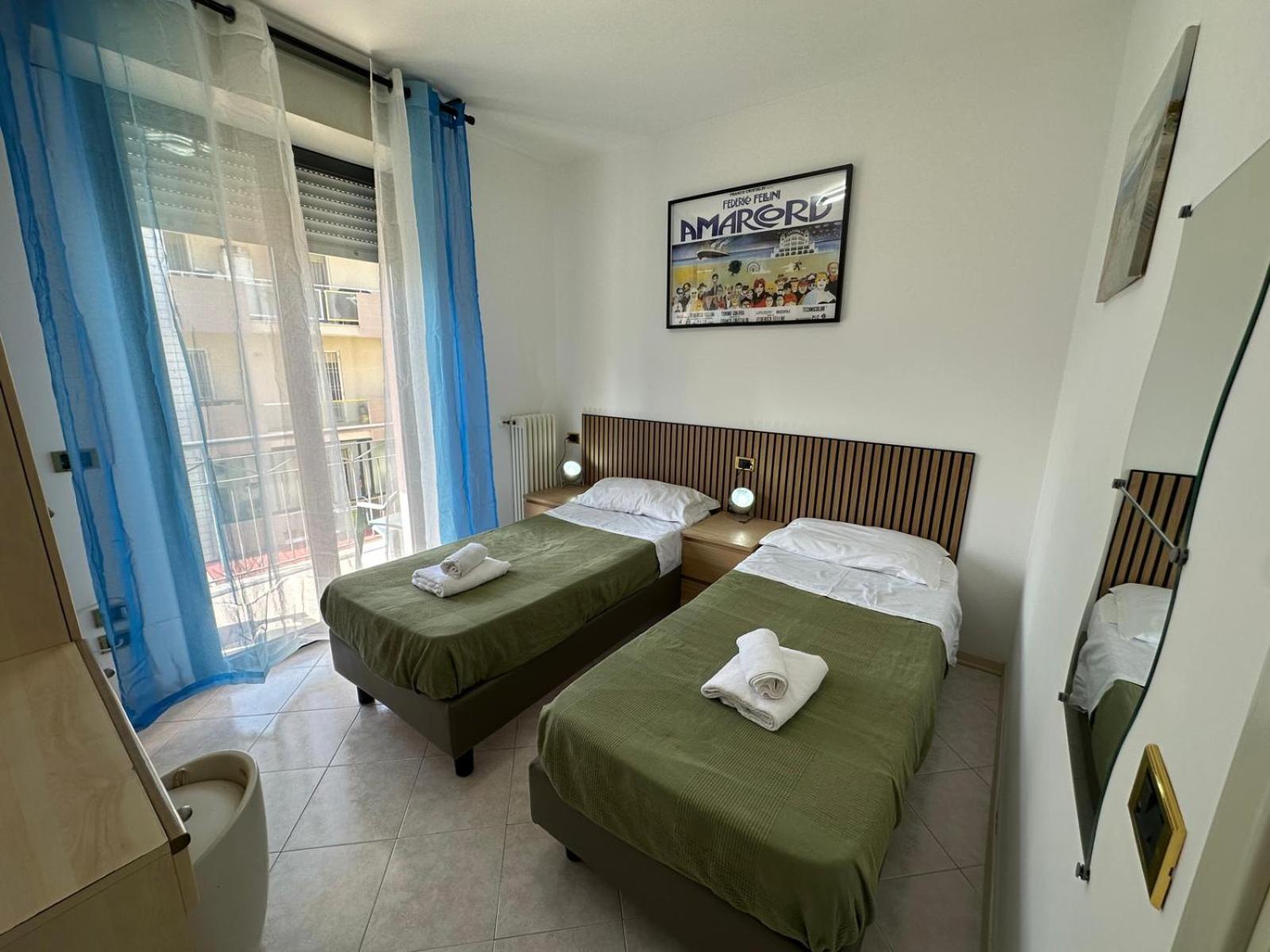 Beach House Holiday Apartments Rimini Buitenkant foto